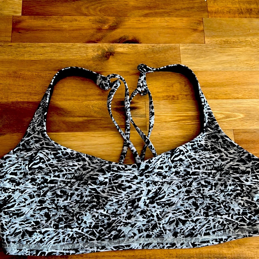 EUC Lululemon Free to Be Sports Bra, Size 8